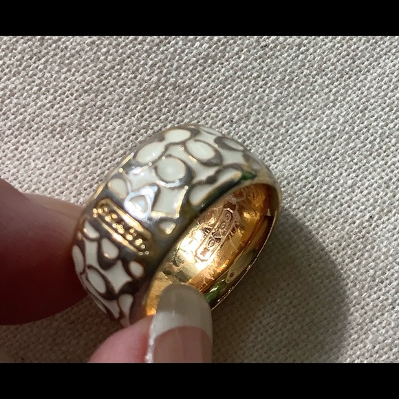 White enamel Vintage Coach logo ring. Size 5 1/2 - Picture 3 of 4